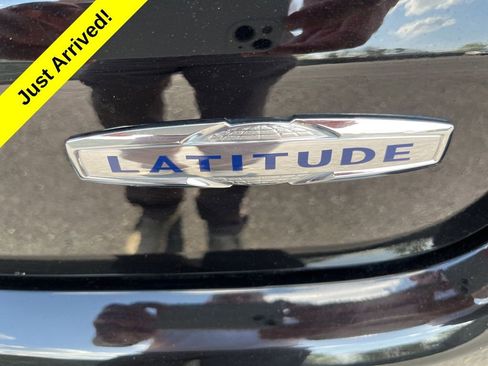 Used 2024 Jeep Compass Latitude image 14