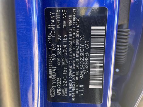 Used 2025 Hyundai Elantra SEL image 32