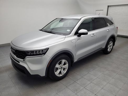 Used 2022 Kia Sorento LX FWD image 2