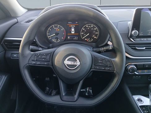 Used 2025 Nissan Altima 2.5 S FWD image 13