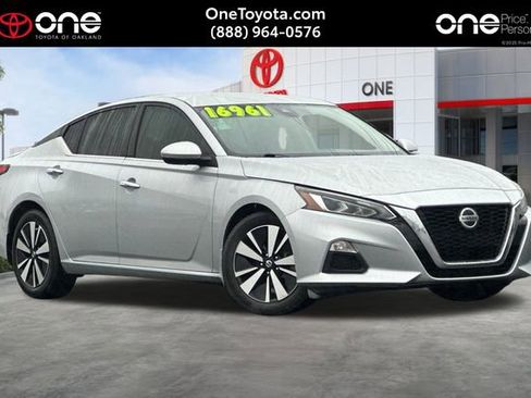 Used 2021 Nissan Altima 2.5 SV image 1