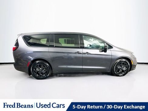 Used 2023 Chrysler Pacifica Limited w/ S Appearance Package image 9