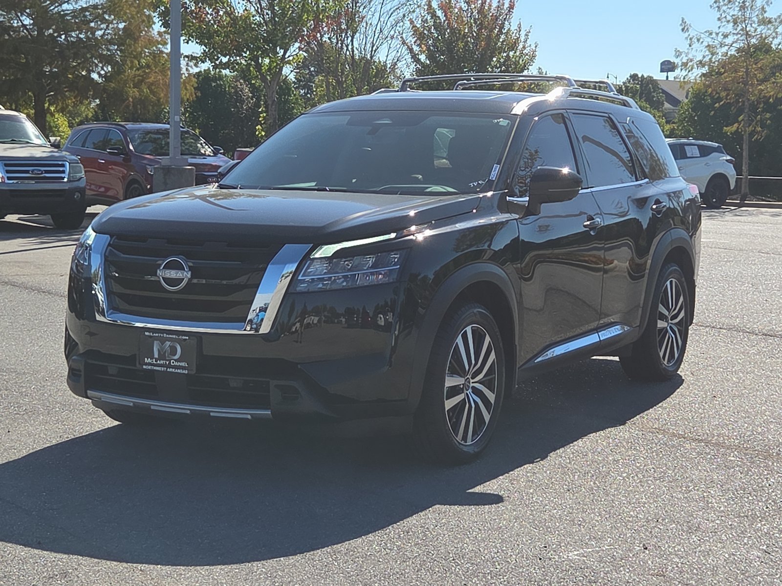 Used 2024 Nissan Pathfinder Platinum w/ Cargo Package AWD/4WD image 2