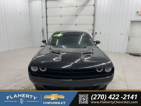 Used 2018 Dodge Challenger GT w/ Technology Group image 7
