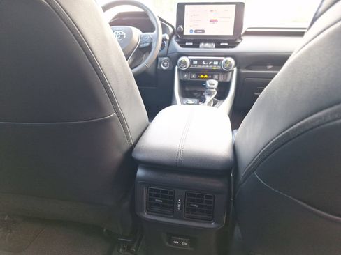 Used 2024 Toyota RAV4 XSE AWD/4WD image 33