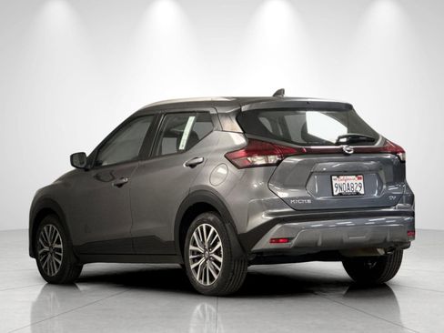 Used 2021 Nissan Kicks SV FWD image 3