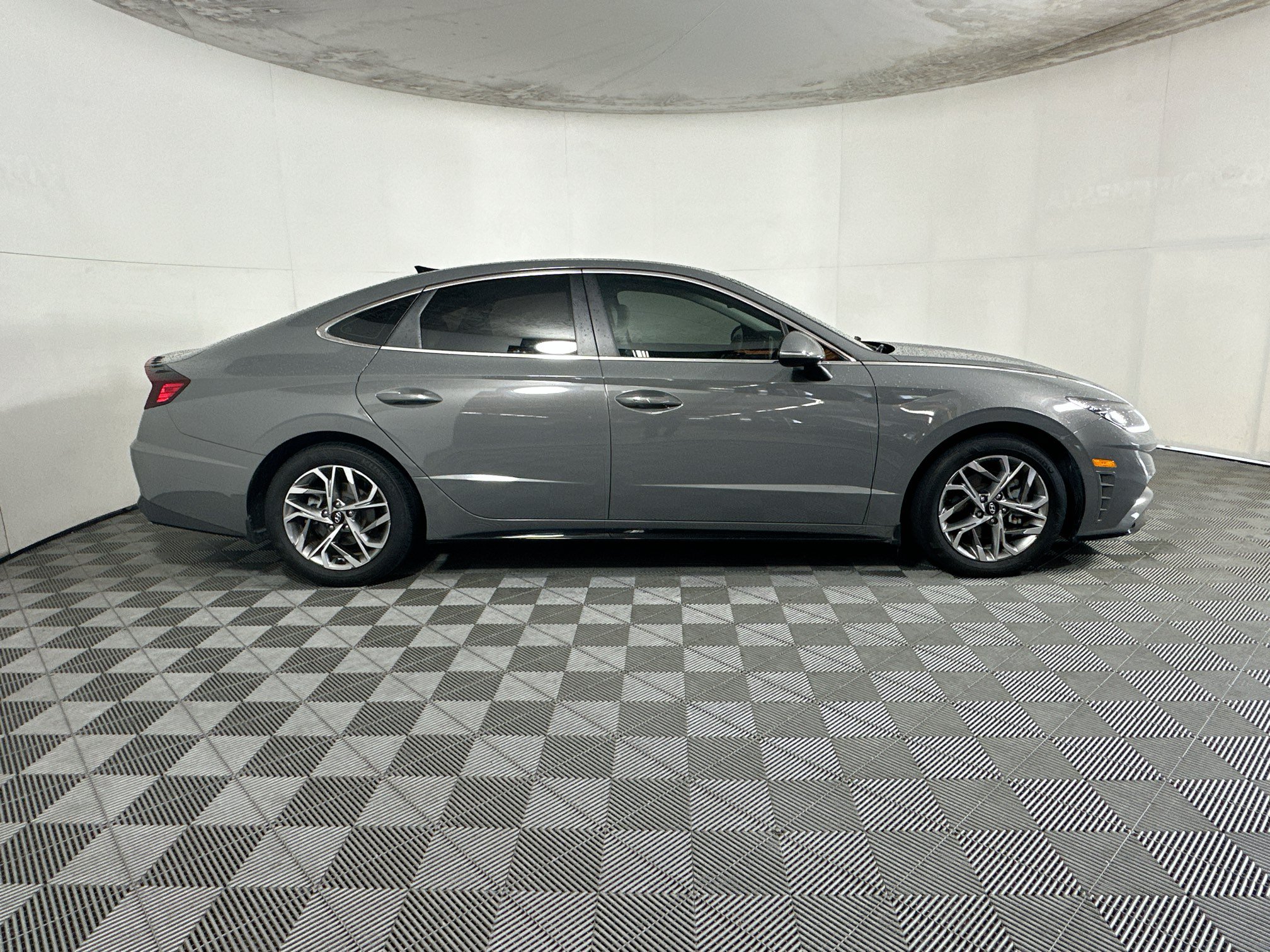 Used 2021 Hyundai Sonata SEL FWD image 2