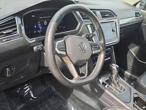 Certified 2022 Volkswagen Tiguan SE FWD image 10