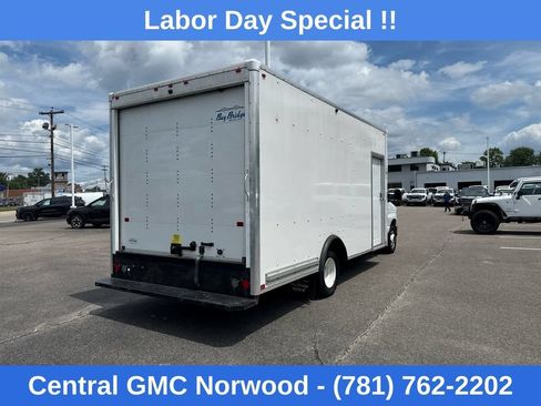 Used 2024 Ford E-350 and Econoline 350 Super Duty w/ Power Windows & Locks Group RWD image 5