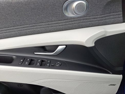 Used 2023 Hyundai Elantra Limited image 12