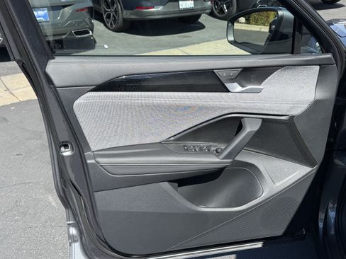 Certified 2025 Volkswagen Tiguan S AWD/4WD image 13