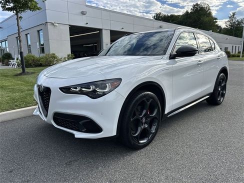 Used 2024 Alfa Romeo Stelvio Veloce image 4