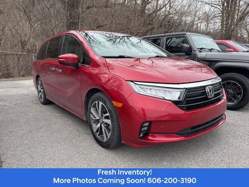 Used 2023 Honda Odyssey Touring image 3