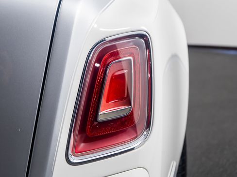 Used 2019 Rolls-Royce Phantom Sedan image 12