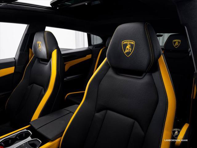 Used 2025 Lamborghini Urus SE AWD/4WD image 30