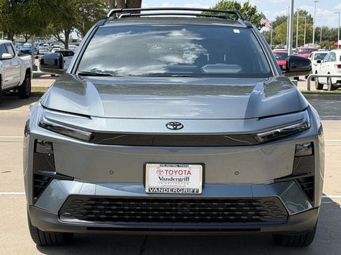 Used 2026 Toyota C-HR AWD/4WD image 8