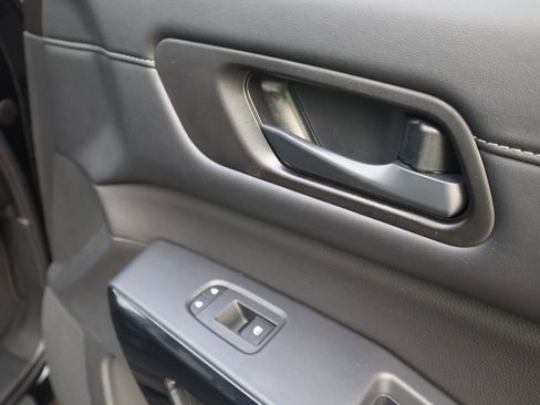 Used 2025 Nissan Pathfinder S image 48