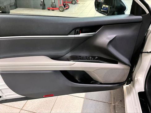 Used 2023 Toyota Camry SE w/ Convenience Package image 9