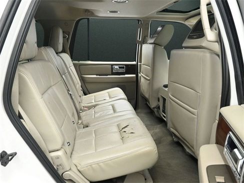 Used 2014 Lincoln Navigator 4WD image 17