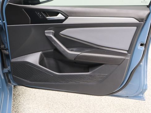 Used 2025 Volkswagen Jetta SE image 36