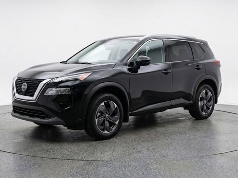 Used 2025 Nissan Rogue SV image 3