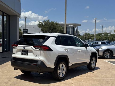 Used 2021 Toyota RAV4 XLE AWD/4WD image 3