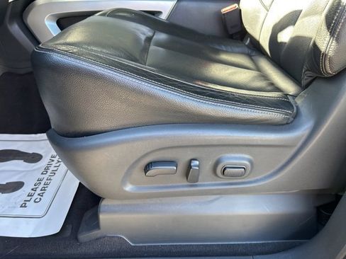Used 2017 Nissan Titan SL image 12