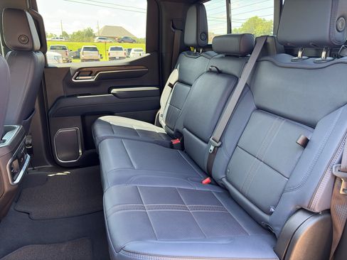 Used 2023 Chevrolet Silverado 1500 High Country w/ Technology Package AWD/4WD image 17