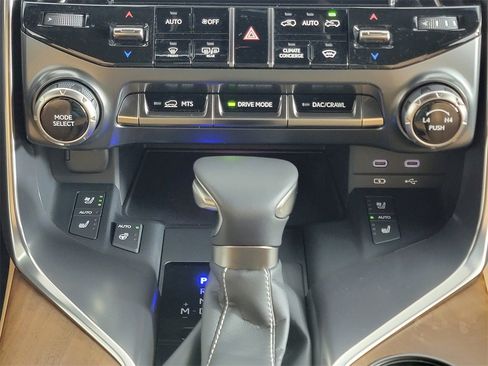 New 2025 Lexus LX 600 4WD w/ Luxury Package image 28