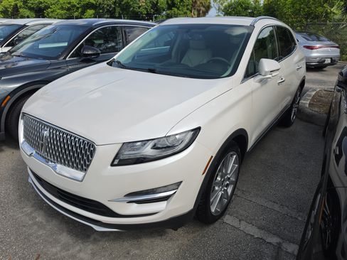 Used 2019 Lincoln MKC Reserve FWD image 2