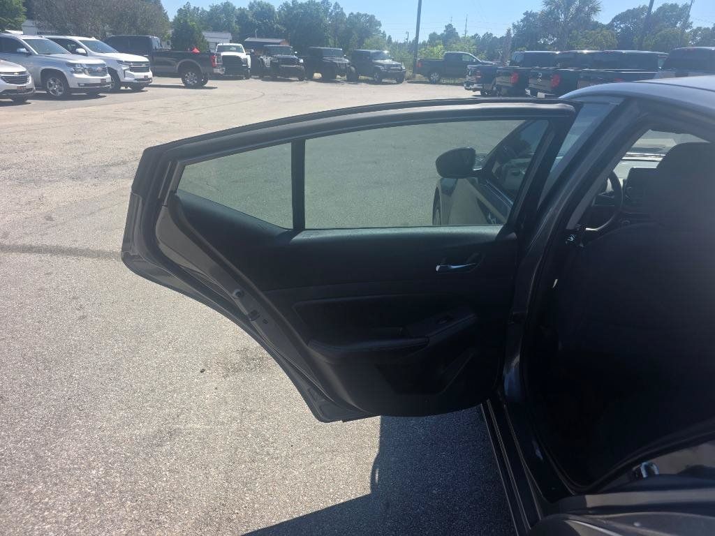 Used 2019 Nissan Altima 2.5 S FWD image 8