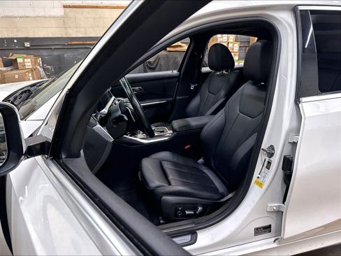 Used 2020 BMW 330i Sedan w/ Convenience Package RWD image 27