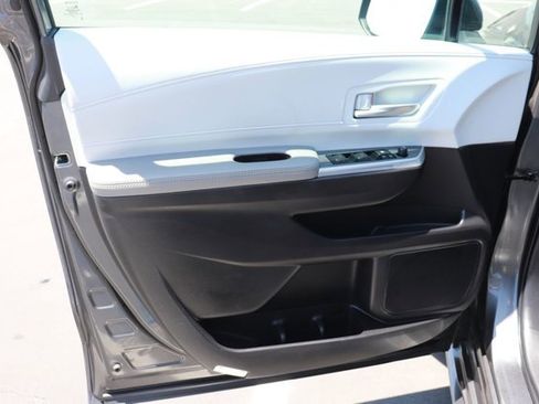 Used 2025 Toyota Sienna XLE FWD image 10