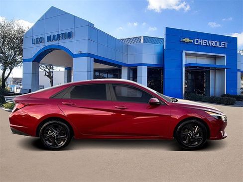 Used 2023 Hyundai Elantra SEL w/ Preferred Accessory Package image 4