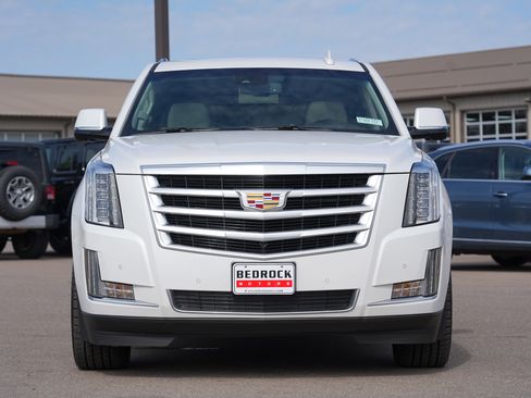 Used 2016 Cadillac Escalade Luxury image 8