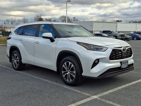 New 2026 Toyota Highlander XLE image 3