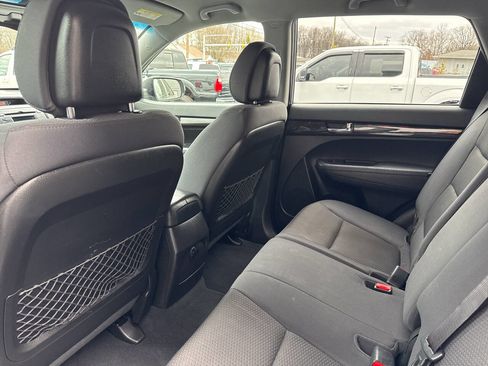 Used 2011 Kia Sorento LX w/ Convenience Pkg image 17