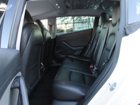 Used 2021 Tesla Model 3 Standard Range Plus image 19