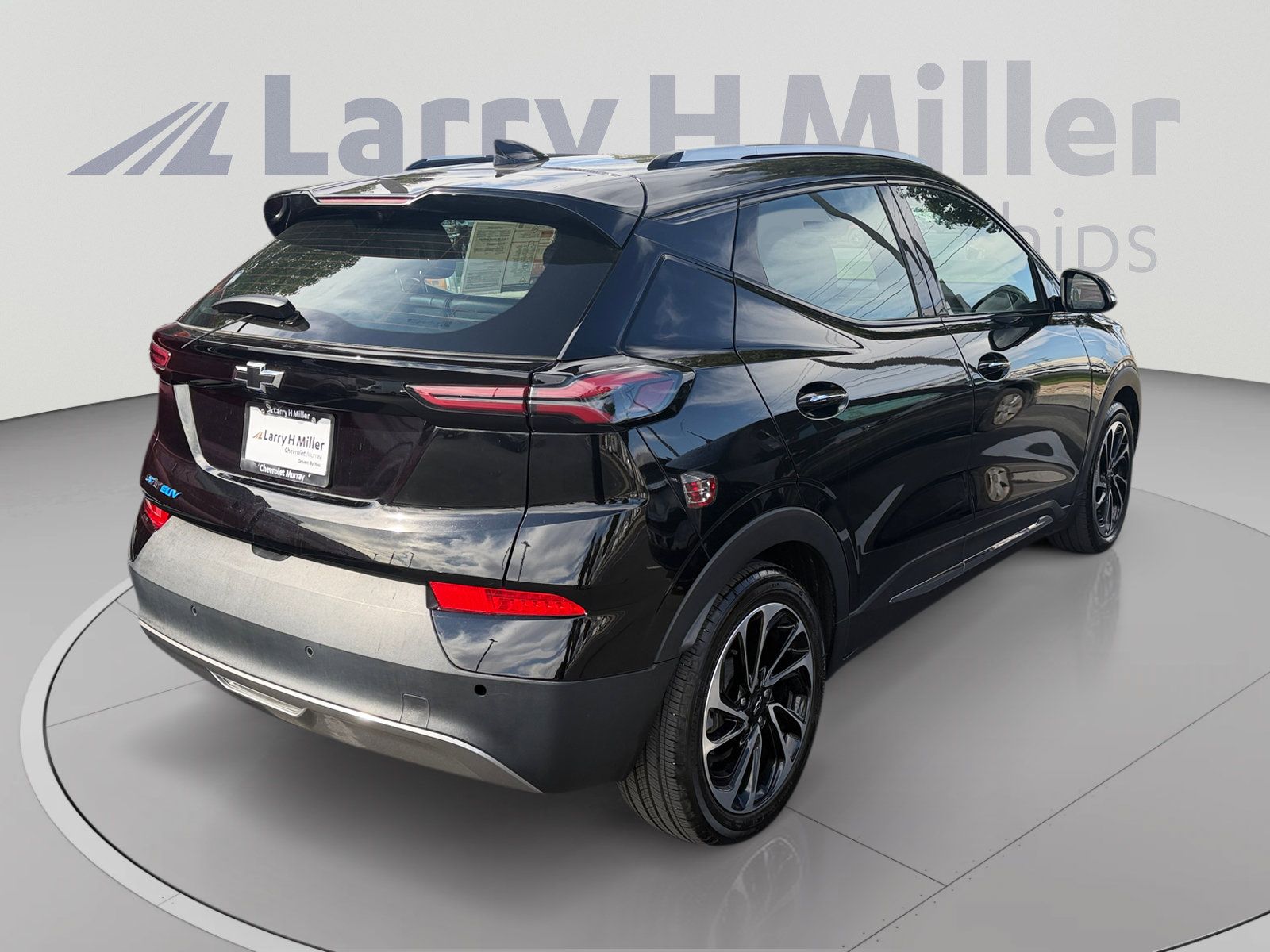 Used 2022 Chevrolet Bolt EUV Premier w/ Sun & Sound Package FWD image 3