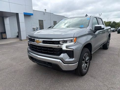 Used 2023 Chevrolet Silverado 1500 LT AWD/4WD image 3