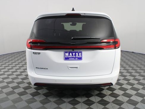 New 2026 Chrysler Pacifica Select image 26