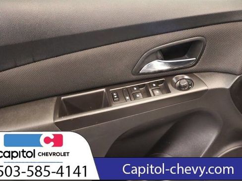 Used 2016 Chevrolet Cruze LT w/ Technology Package image 11