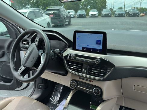 Used 2021 Ford Escape SEL image 18