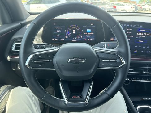 Used 2025 Chevrolet Traverse Z71 AWD/4WD image 4