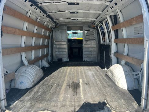 Used 2015 GMC Savana 2500 RWD image 16