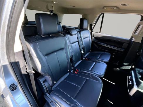 Used 2024 Ford Expedition XLT image 17