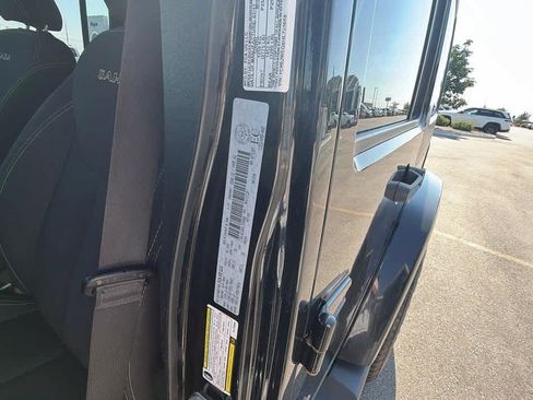 Used 2017 Jeep Wrangler Unlimited Sahara w/ Connectivity Group AWD/4WD image 13