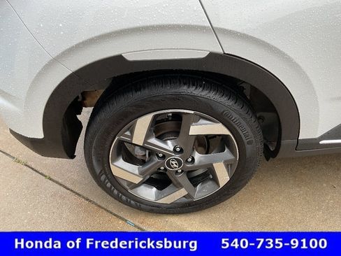 Used 2025 Hyundai Venue Limited FWD image 11