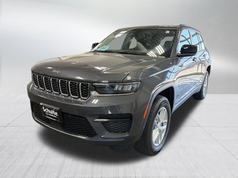 Used 2023 Jeep Grand Cherokee Laredo AWD/4WD image 3