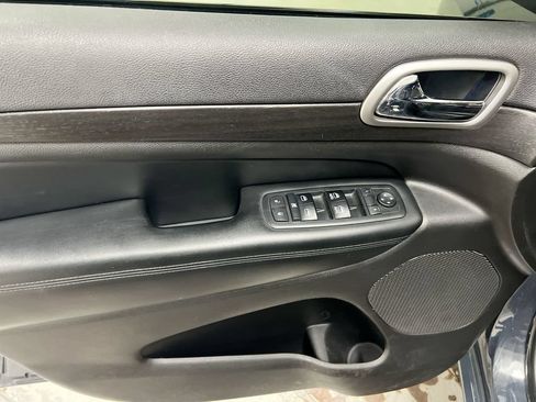 Used 2018 Jeep Grand Cherokee Altitude AWD/4WD image 20